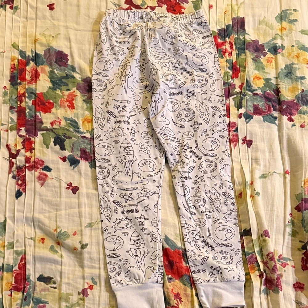 Color Me! NWOT Kids White Space Patterned Pajamas - Picture 3 of 4